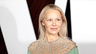 Total verändert! So sieht Pamela Anderson nicht mehr aus, sondern überrascht mit neuer Frisur bei der Met-Gala 2025