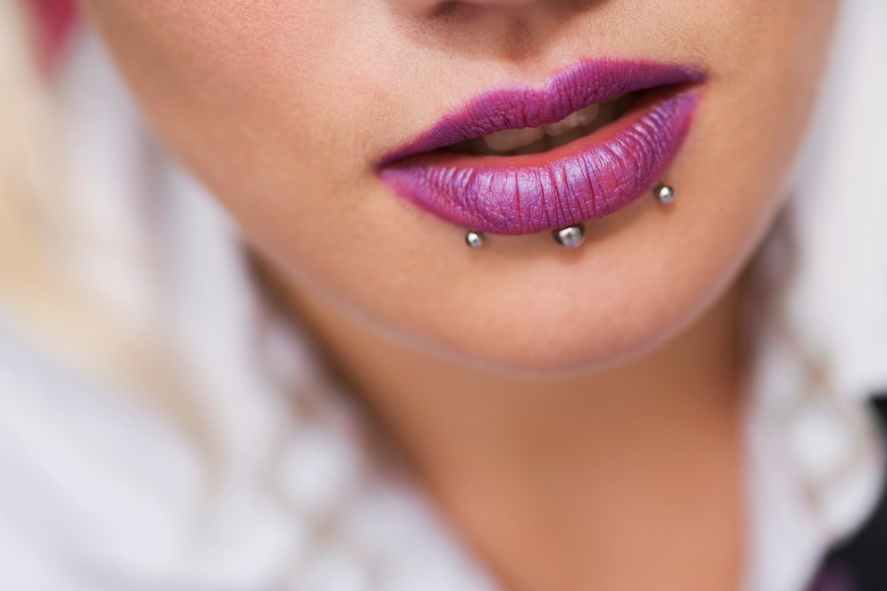 Was Sie über das angesagte „Snake Bites"-Piercing wissen müssen