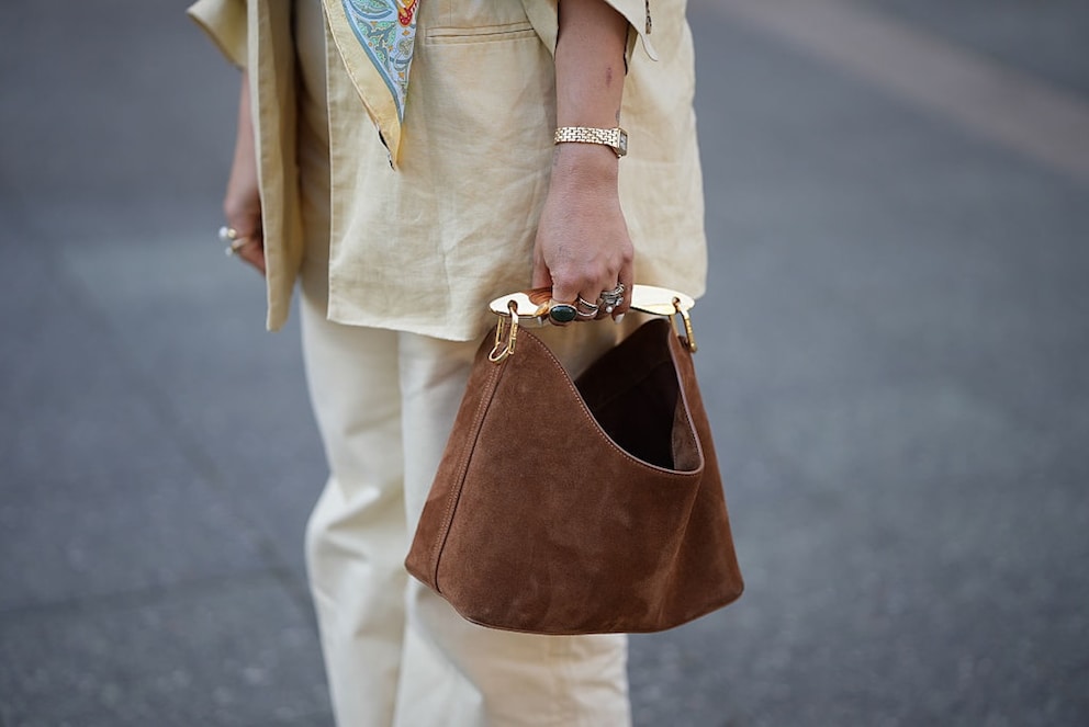 Veloursleder – so stylen Sie das klassische Material diesen Sommer
