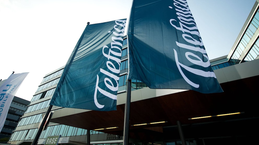 Telefónica betreut ca. 48,6 Millionen Kundenanschlüsse, davon 43,4 Millionen Mobilfunk- und 5,2 Millionen Festnetzanschlüsse (Stand: Juni 2016).