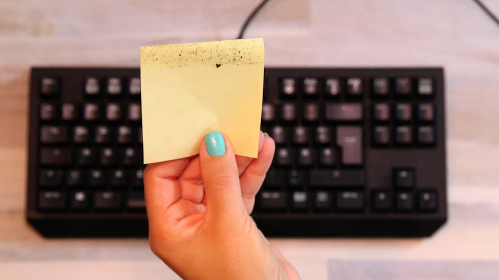Clean the keyboard with a sticky note