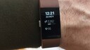 Schlichtes Design: Die Fitbit Charge 2 wirkt dezent mit dem Unisex-Look.