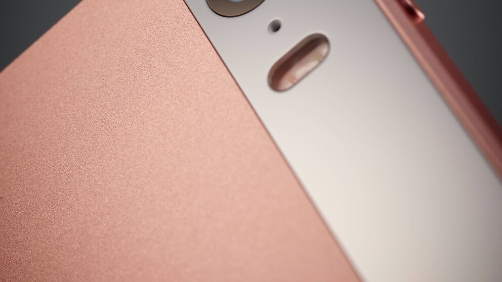 iPhone-Kamera mit Loch daneben