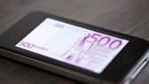 Smartphone mit 500-Euro-Schein