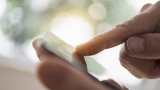 Finger auf Smartphone-Touchscreen