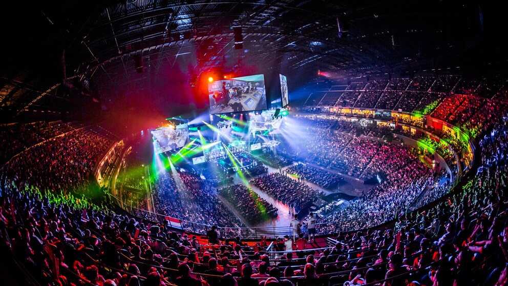 Tausende schauen in der Arena live zu, wenn die besten „Counter-Strike“-Profis aufeinander treffen.