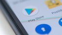 Auch Apps im Play Store von Google sind betroffen, können ihre Nutzer ausspionieren.