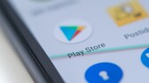 Auch Apps im Play Store von Google sind betroffen, können ihre Nutzer ausspionieren.