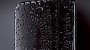Smartphone mit Wassertropfen
