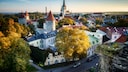 Ein Blick auf die Stadt Talinn: In der Mitte ist die Olaikirche zu sehen. Lange Zeit war sie eins der höchsten Bauwerke in Europa. Jetzt ragt das Land nicht mehr mit Bauwerken, sondern mit enormer Digitalisierung der Gesellschaft in die Höhe.