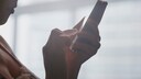 Über den Messenger WhatsApp schreiben wir sehr private Nachrichten. Eine Sicherheitslücke könnte anderen nun preisgeben, mit wem wir Nachrichten schreiben.