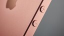Das iPhone SE ähnelt von außen dem iPhone 5s – hat aber die Technik des iPhone 6s verbaut.