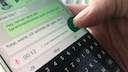 Bisher musste man bei der Aufnahme einer Sprachnachricht den Mikrofon-Button dauerhaft gedrückt halten – das könnte sich jetzt ändern.