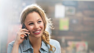 Immer wieder warnen einige Experten, dass die Nutzung des Handys – vor allem nahe am Kopf – gesundheitsschädlich ist.