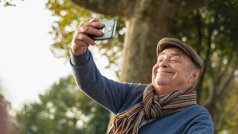 Kamera, LTE und Auflösung sind für ältere Menschen oft nicht so relevant. Besonders eine einfache Bedienung ist wichtig.