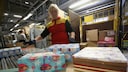 Wer Weihnachtsgeschenke online einkauft, sollte die angegebenen Lieferfristen einhalten. Sonst geht man an Heiligabend leer aus.