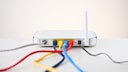 Reicht die Funkreichweite eines Routers nicht aus, können WLAN-Repeater helfen
