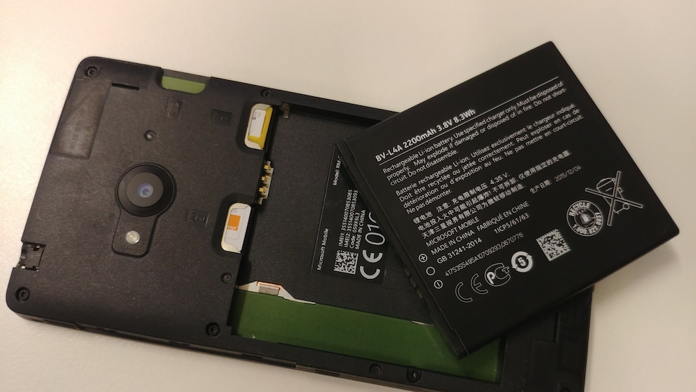 Mit Smartphone-Akkus sollten Nutzer vorsichtig umgehen.