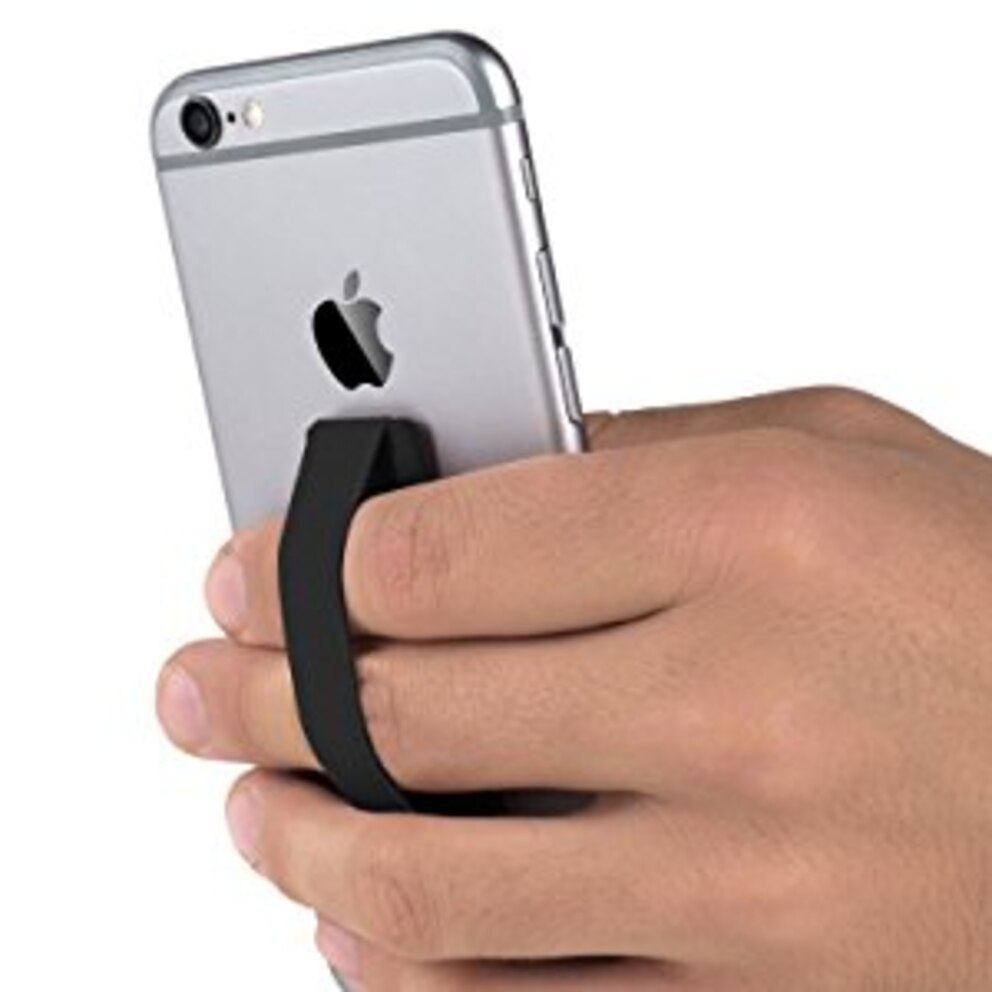 Hand benutzt Smartphone mit Fingerhalterung