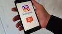 Handy mit Instagram Logo