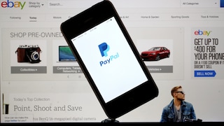 Iphone mit Paypal auf einem Ebay-Desktop