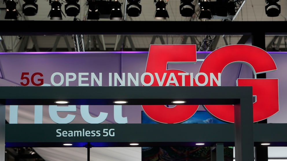 Schild mit 5G-Schriftzug