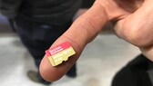 So klein wie eine Fingerkuppe, aber mit XXL-Speicher und Geschwindigkeit: Sandisks Extreme microSD-Karte mit 400 Gigabyte.