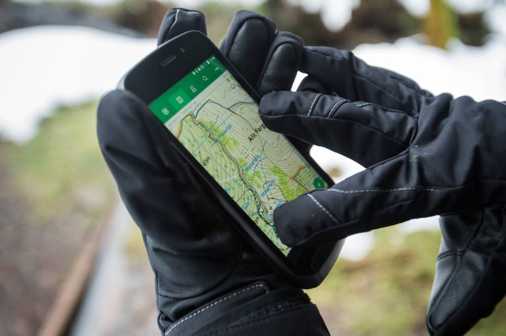 Land Rover Explore with map app