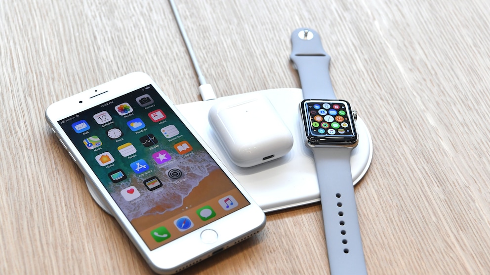 Ein Apple AirPower lädt drei Geräte