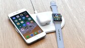 Ein Apple AirPower lädt drei Geräte