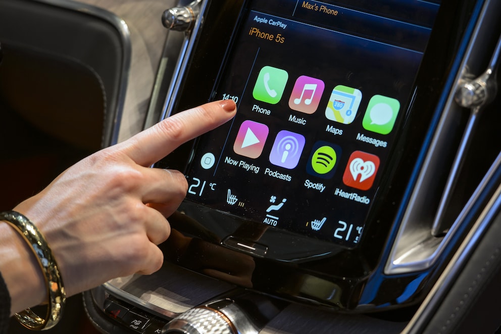 Apple CarPlay und Google Android Auto im Vergleich - TECHBOOK