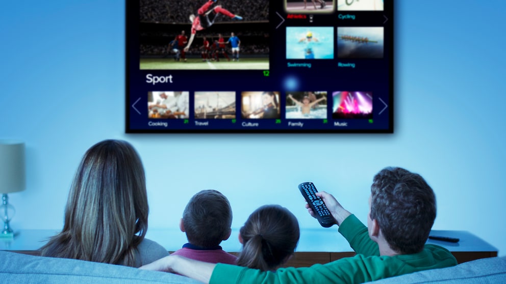 Familie vor dem Fernseher