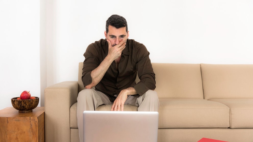 Es kann ein großer Schock sein, wenn Porno-Gucker von Betrügern erpresst werden