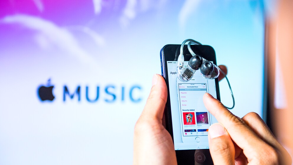 iPhone mit Apple Music App