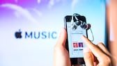 iPhone mit Apple Music App