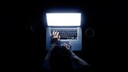 Blaues Licht am Abend soll den Schlafrhythmus stören. Stimmt das wirklich? TECHBOOK hat mit Experten gesprochen.