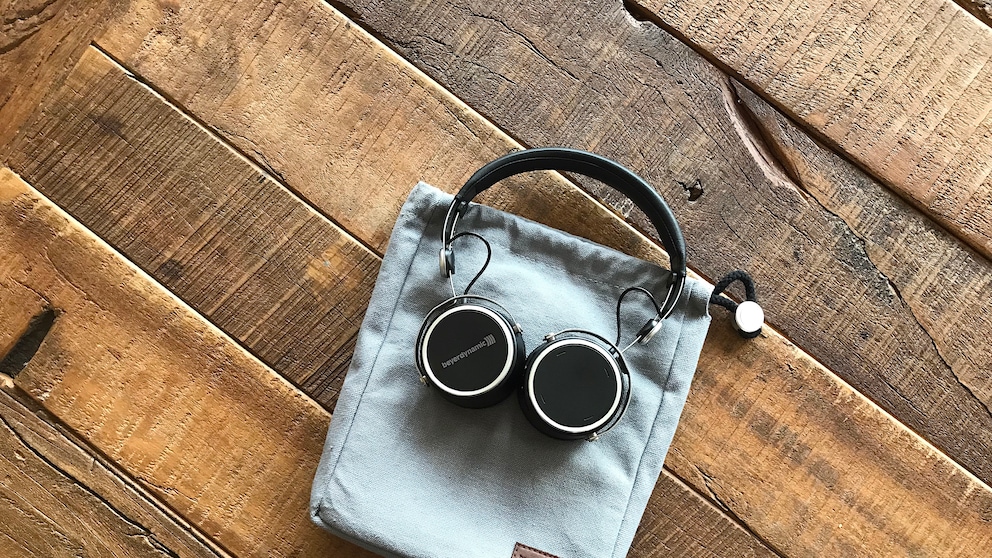 Der Beyerdynamic Aventho Wireless mit Tragebeutel