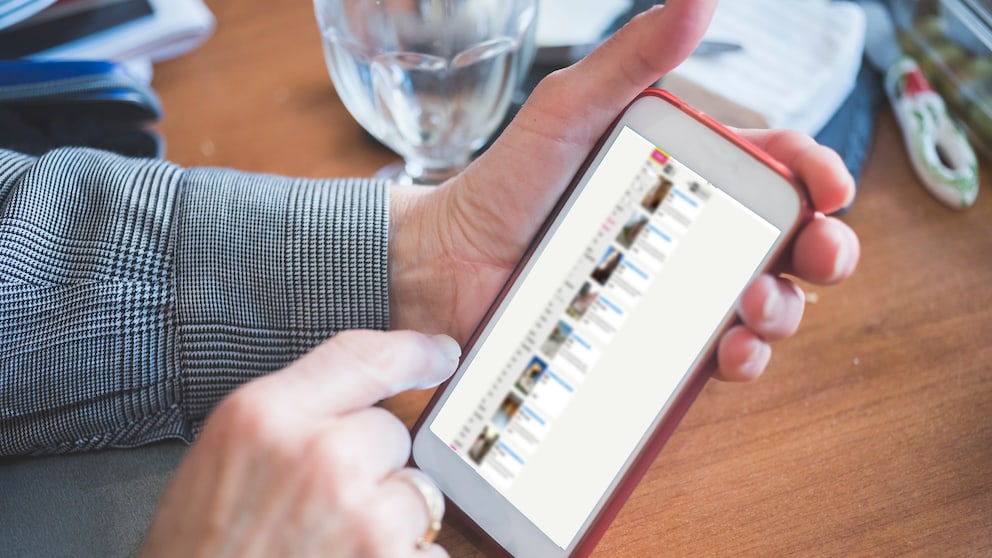 Frau mit Smartphone