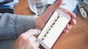 Frau mit Smartphone