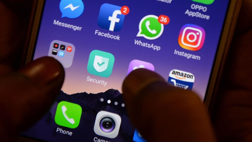 iPhone mit WhatsApp