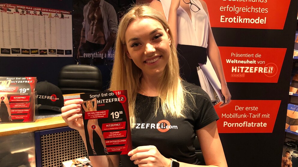 Anny Aurora lächelt in die Kamera