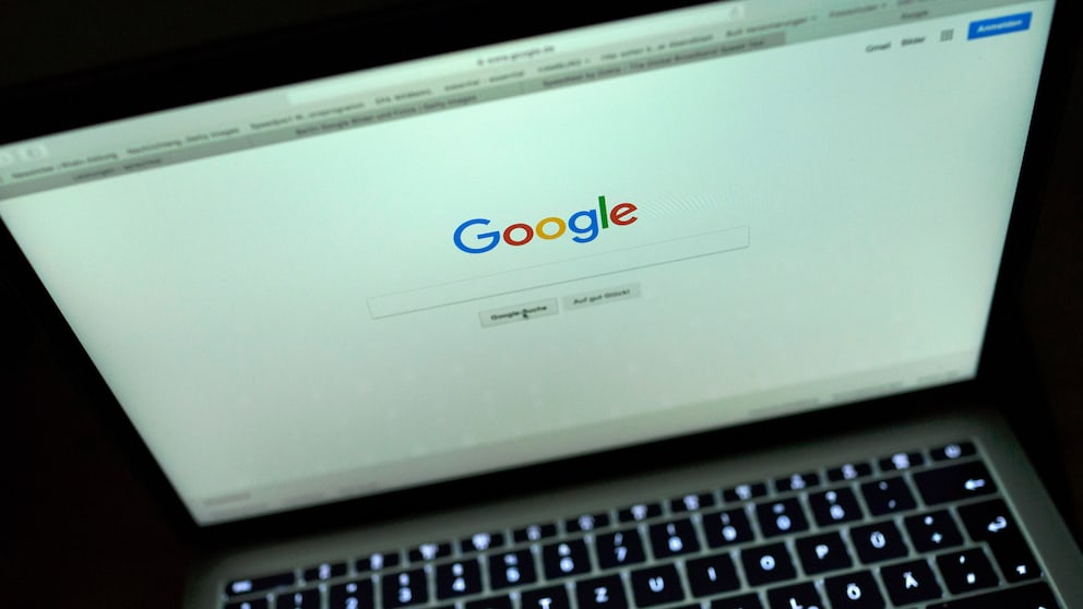 Google Suche auf einem Laptop