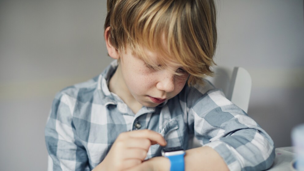 Die EU warnt vor einer Smartwatch für Kinder aus Deutschland. Diese kann von anderen leicht gehackt werden.