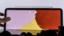 Apple Pencil lädt an iPad Pro