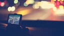 altes Navi im Auto