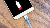 USB-Kabel am Smartphone