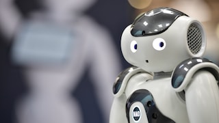 Roboter guckt erschrocken