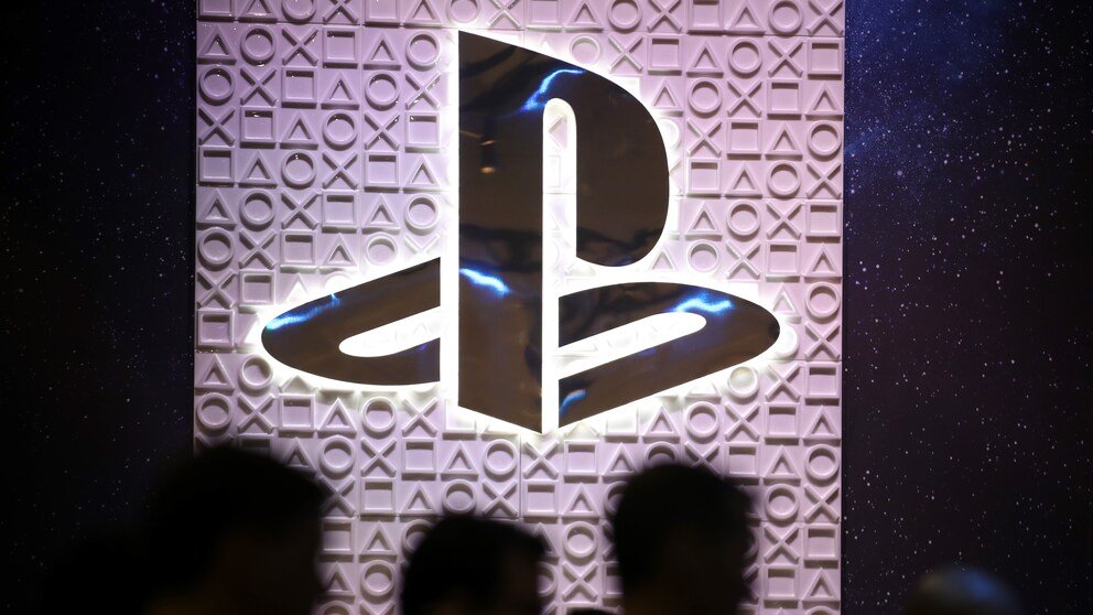 PlayStation-Logo mit Menschen im Vordergrund auf der GDC California