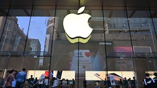 Menschen vor einem Apple-Store