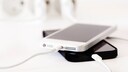 zwei iPhones werden geladen
